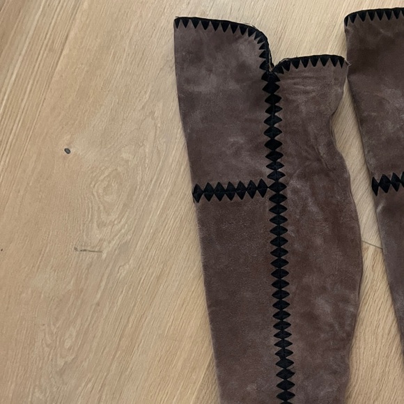 Steele Tall Boot
Light Grey Suede size 8 - Picture 6 of 8